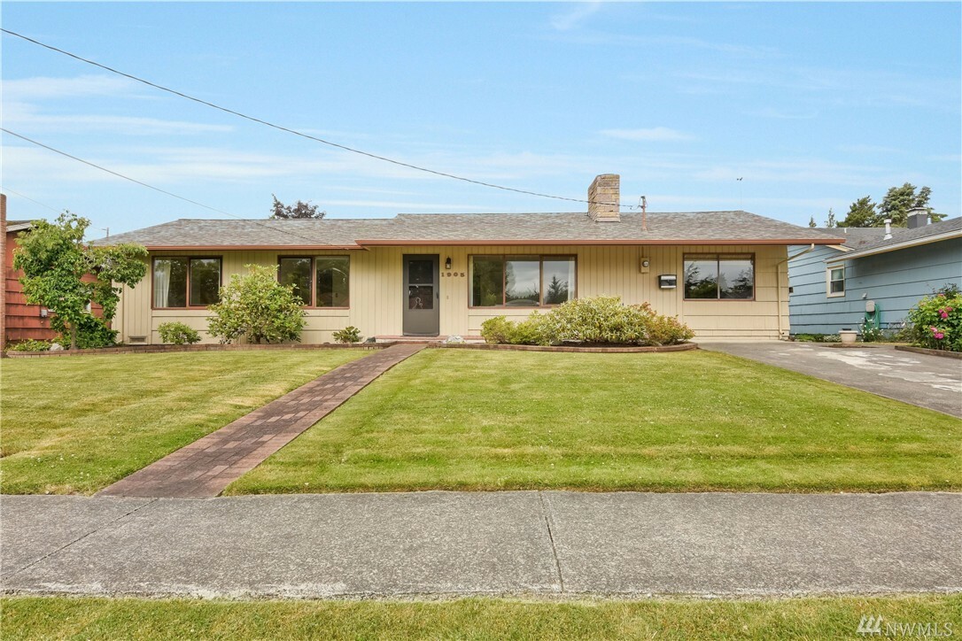 Property Photo: 1905 S 16th St WA 98274