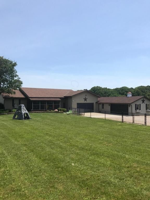 Property Photo:  8545 Linnville SE Road  OH 43056 