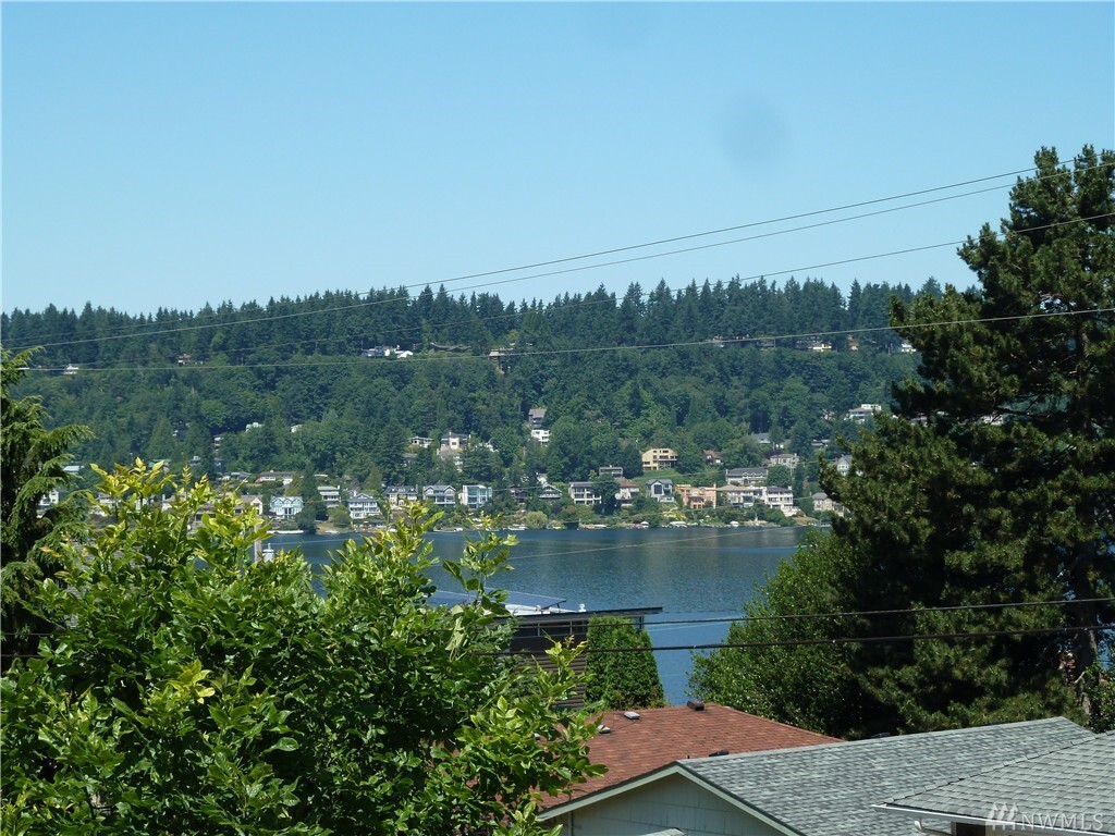 Property Photo: 1003 N 34th St WA 98056