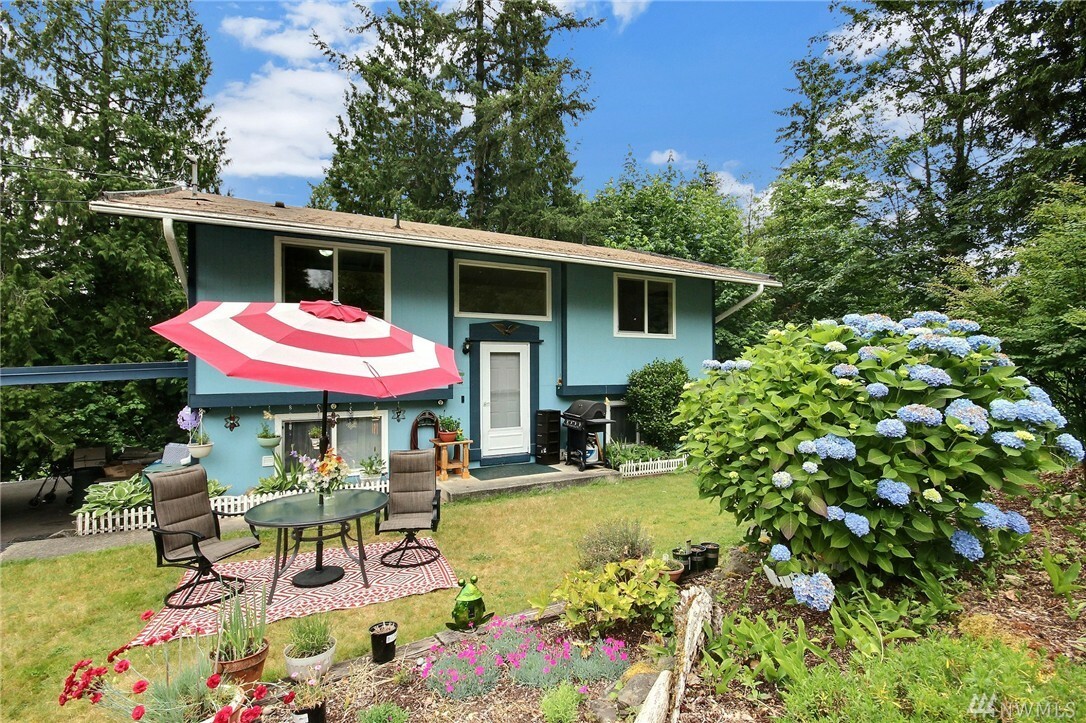 Property Photo:  15205 207th Place SE  WA 98059 