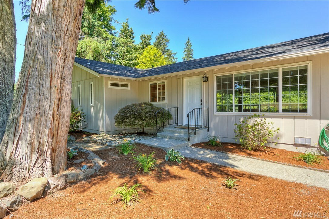 Property Photo: 18428 SE 162nd St WA 98058