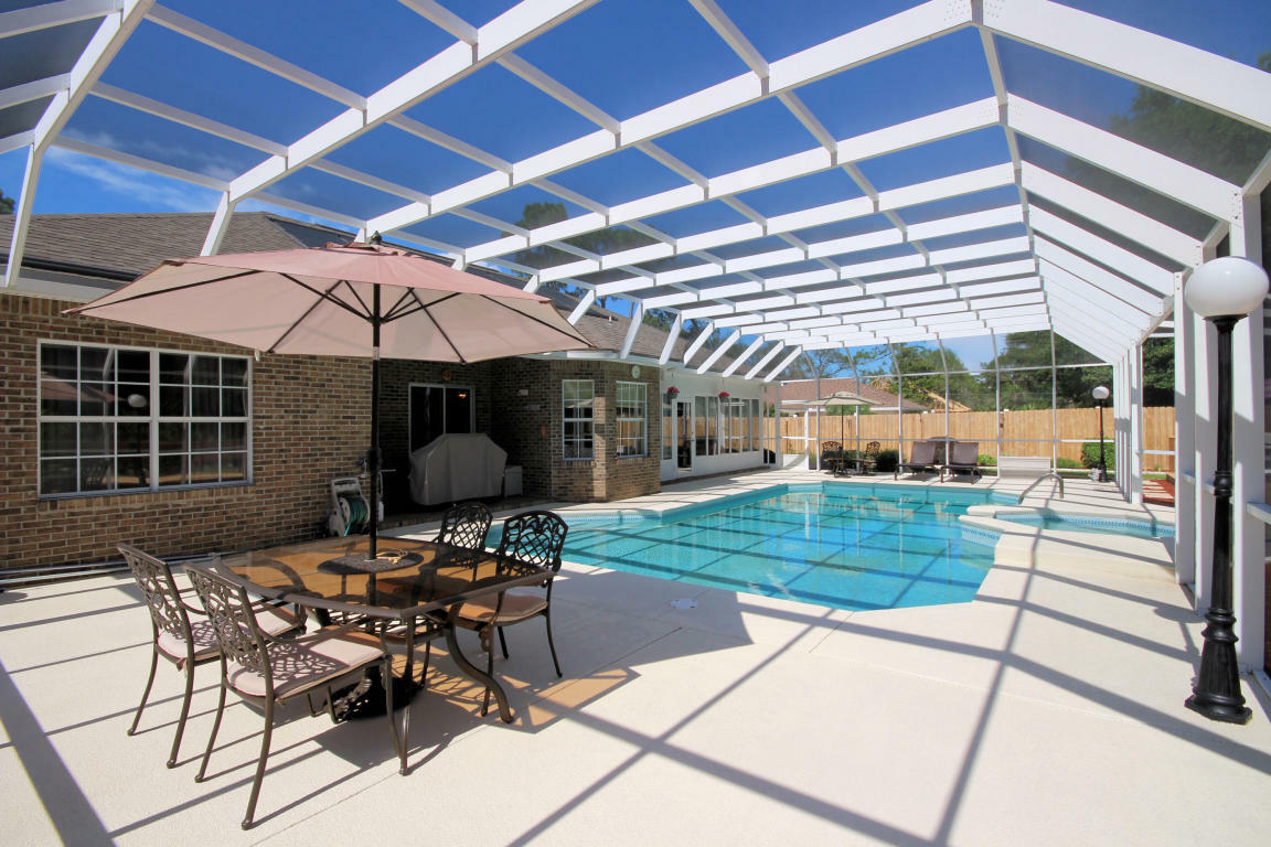 Property Photo: 104 Kinsey Court FL 32580