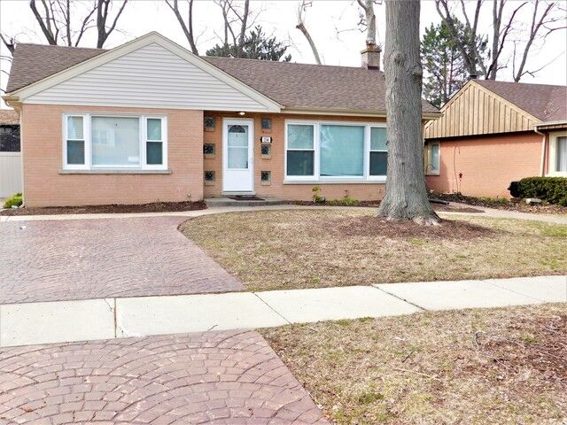 Property Photo: 234 N Redfield Court IL 60068