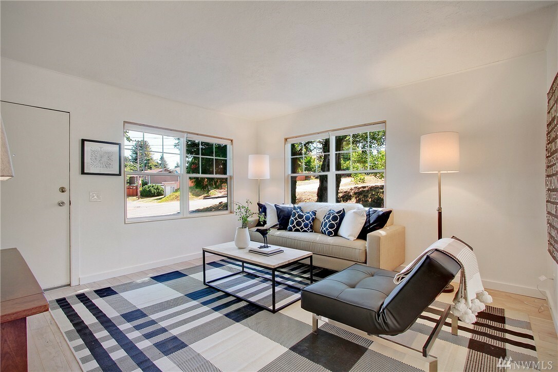 Property Photo: 902 N 101st St WA 98133