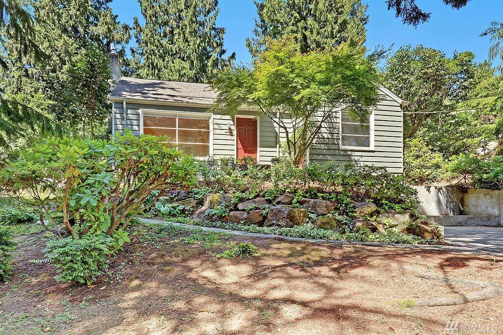 Property Photo:  10709 Victory Lane NE  WA 98125 