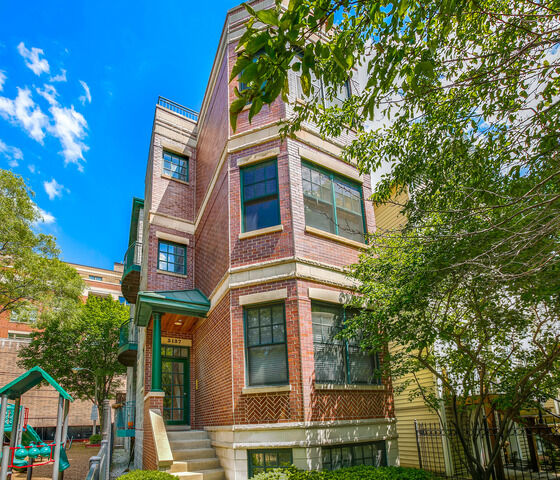 Property Photo:  3137 N Kenmore Avenue 2  IL 60657 