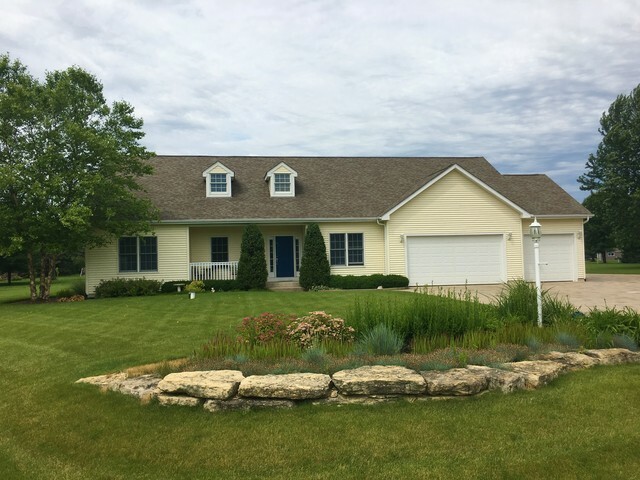 Property Photo:  1905 Spring Court  IL 60081 