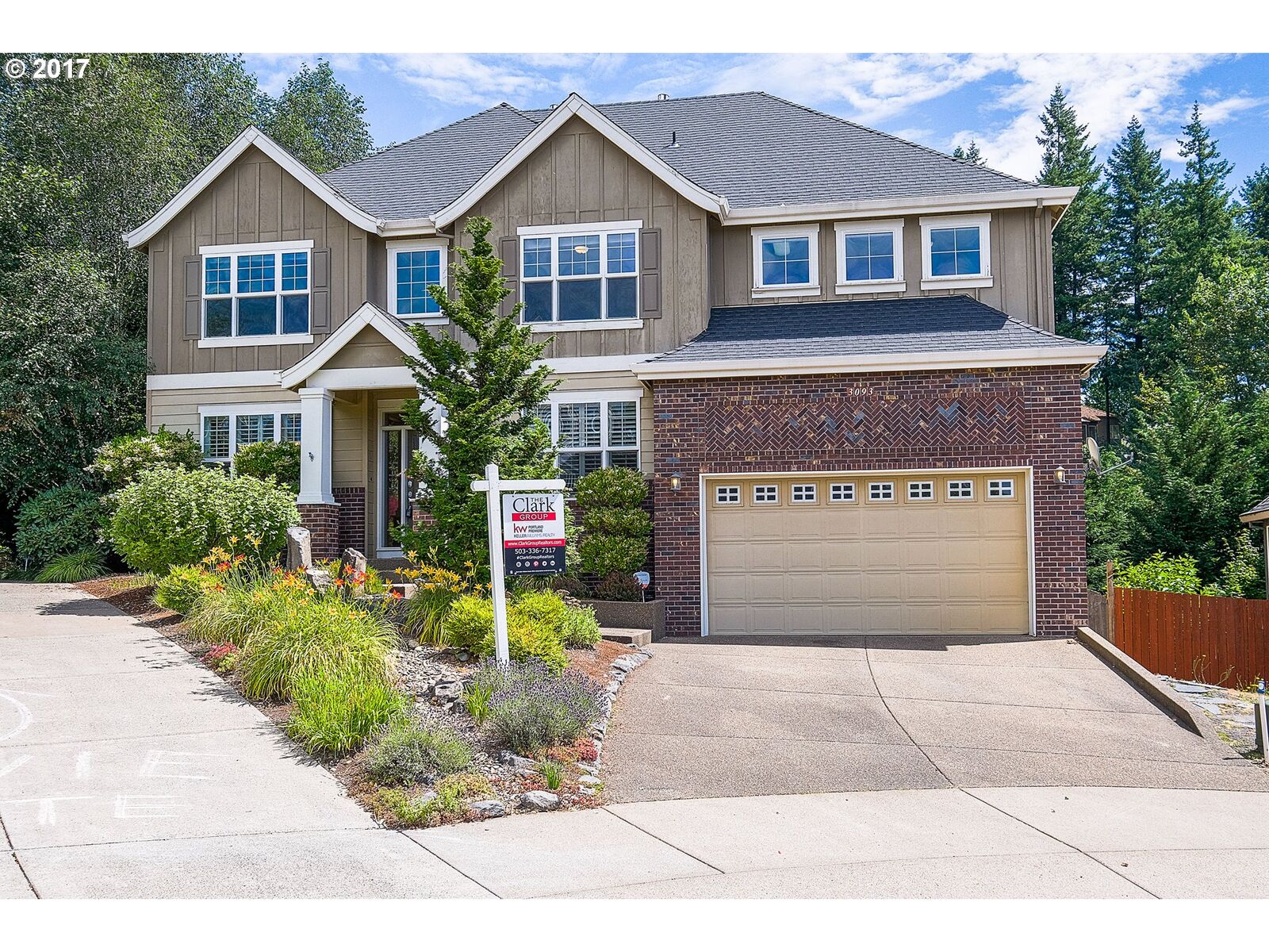 Property Photo: 3093 Kensington Ct OR 97068