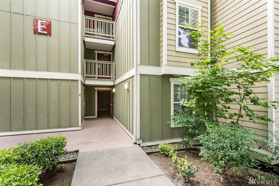 Property Photo:  7711 NE 175 St E313  WA 98028 