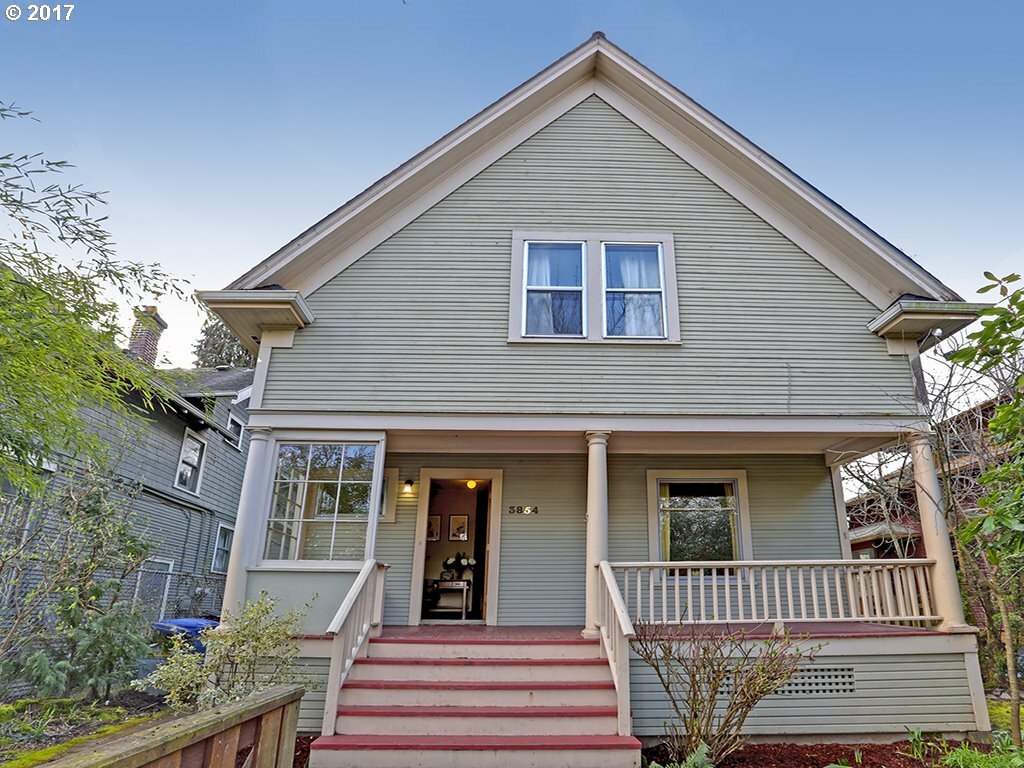 Property Photo:  3854 SE Yamhill St  OR 97214 