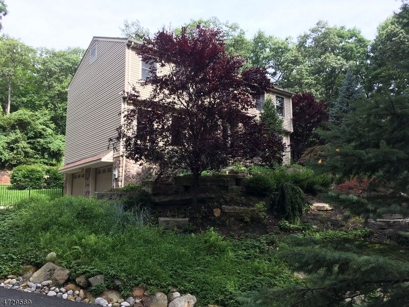 Property Photo:  1 Highcrest Dr  NJ 07871 