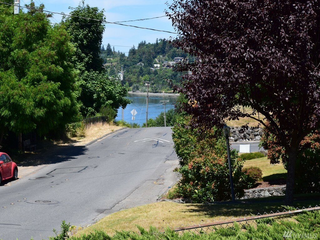 Property Photo:  1562 Naval Ave  WA 98312 