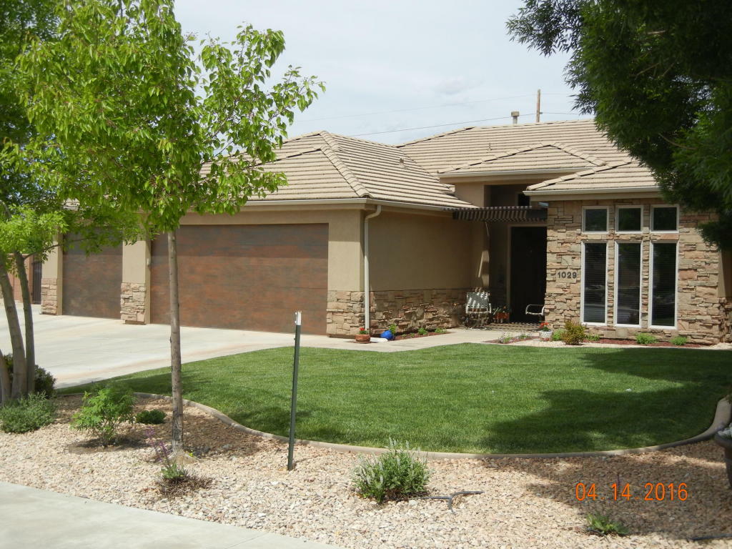 Property Photo:  1029 E Red Brome Cir  UT 84780 