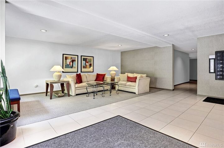 Property Photo:  701 17th Ave 206  WA 98122 