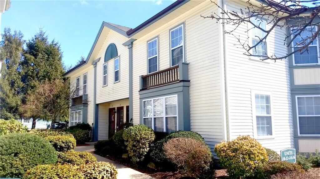 Property Photo: 14 Kendall Green Drive 14 CT 06461