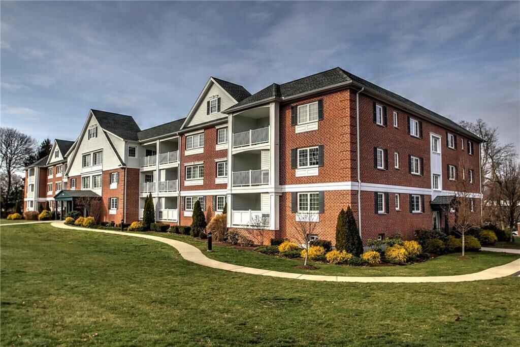 Property Photo:  180 Melba Street 202  CT 06460 