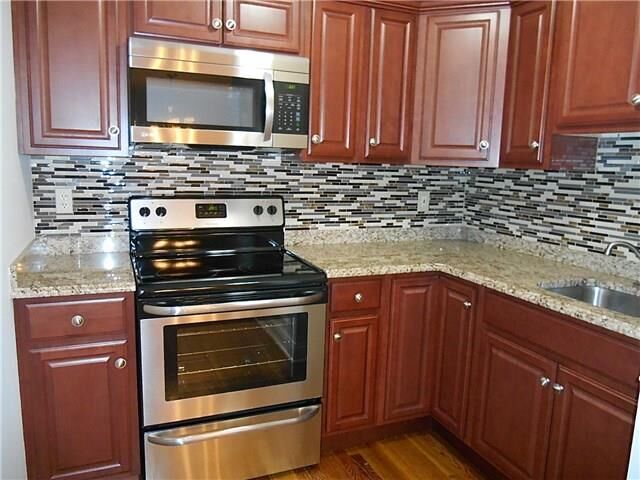 Property Photo: 995 Capitol Avenue L CT 06606