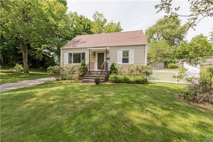 82 Timothy Street  Fairfield CT 06824 photo