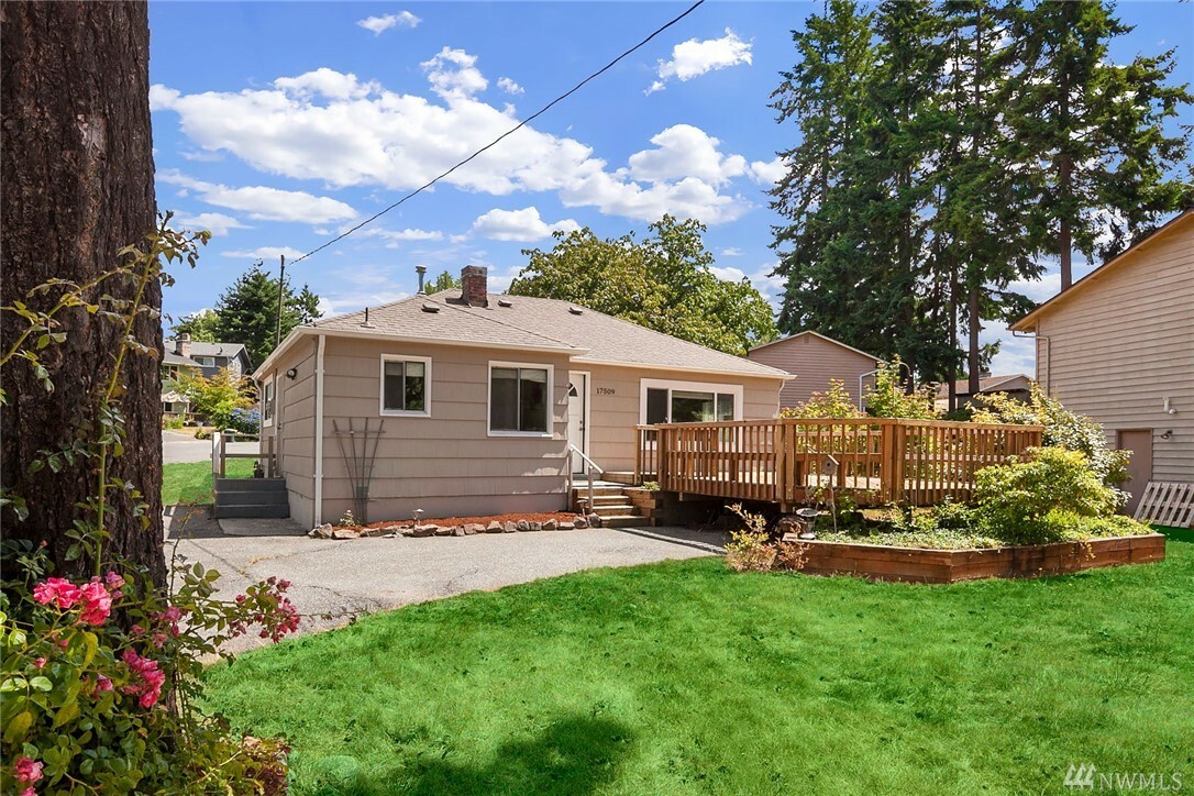 Property Photo:  17509 71st Ave W  WA 98026 