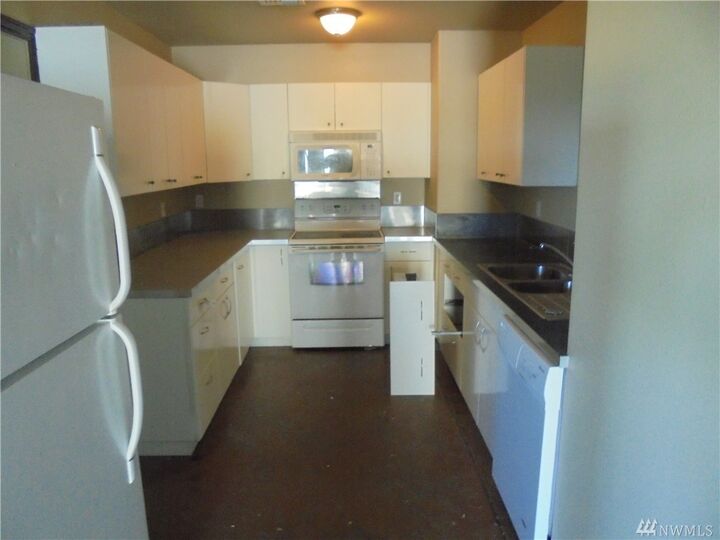Property Photo:  427 E St NE 427  WA 98848 