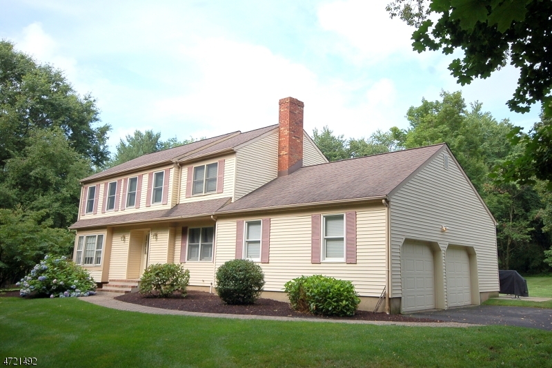 Property Photo:  112 Manor Way  NJ 08867 