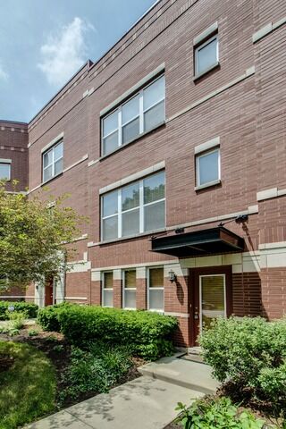 Property Photo:  525 South Boulevard  IL 60202 