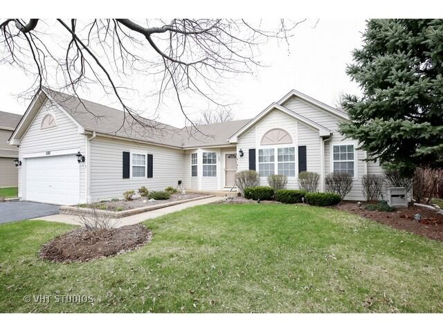 Property Photo: 1580 Cumberland Parkway IL 60102