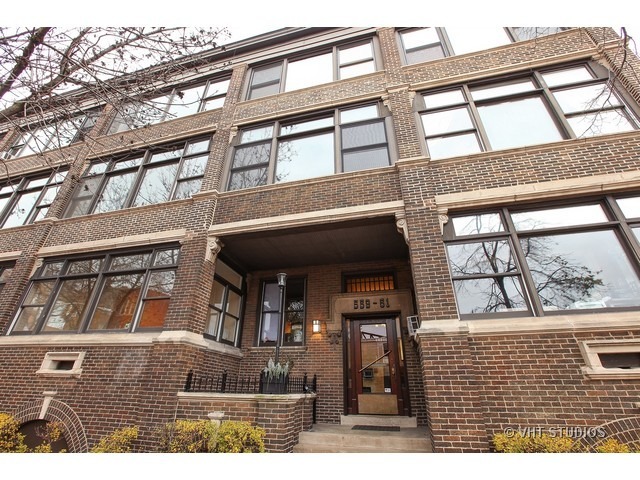 Property Photo: 559 W Aldine Avenue 1 IL 60657