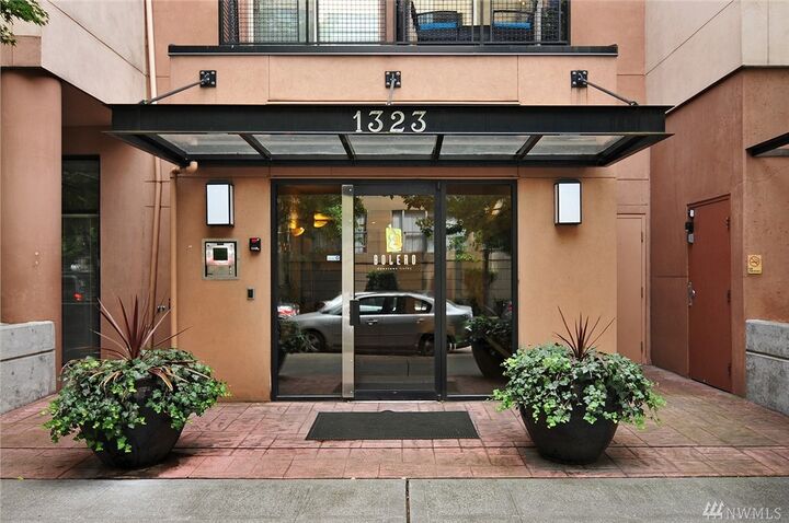 Property Photo: 1323 Boren Ave 602 WA 98101