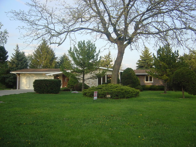 Property Photo:  23 Croydon Lane  IL 60523 