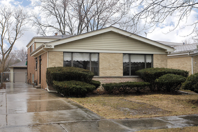 Property Photo:  640 Leamington Avenue  IL 60091 