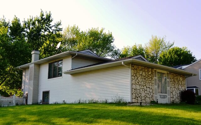 Property Photo: 936 Summerfield Drive IL 60172