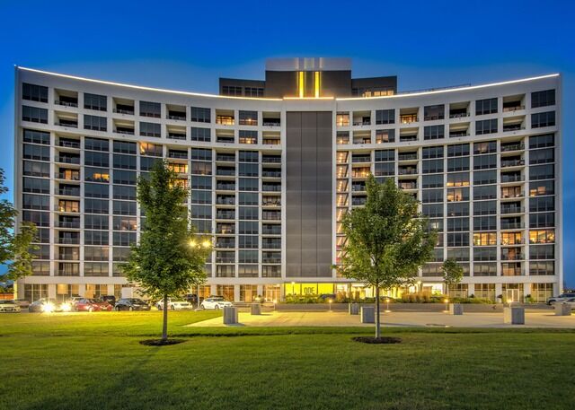 Property Photo:  3400 Euclid Avenue 301  IL 60005