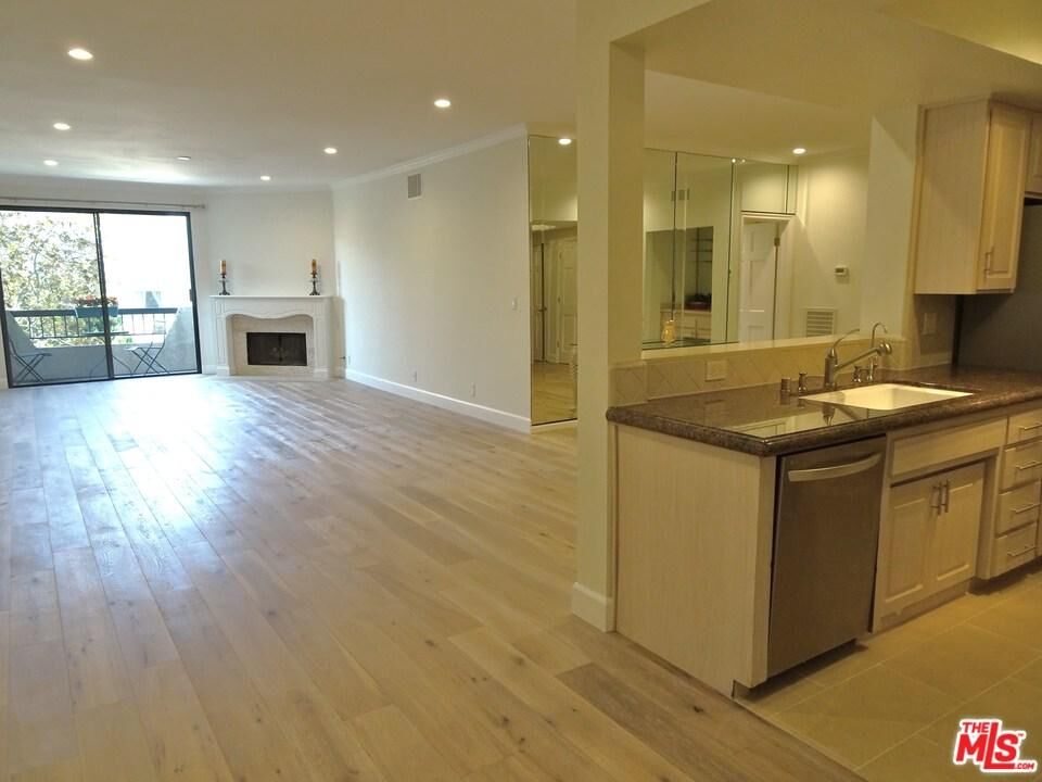 Property Photo:  10676 Wilkins Ave 207  CA 90024