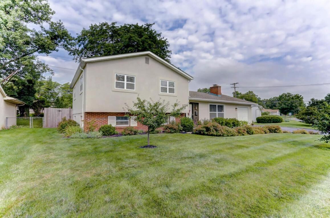 Property Photo: 2723 N Star Road OH 43221