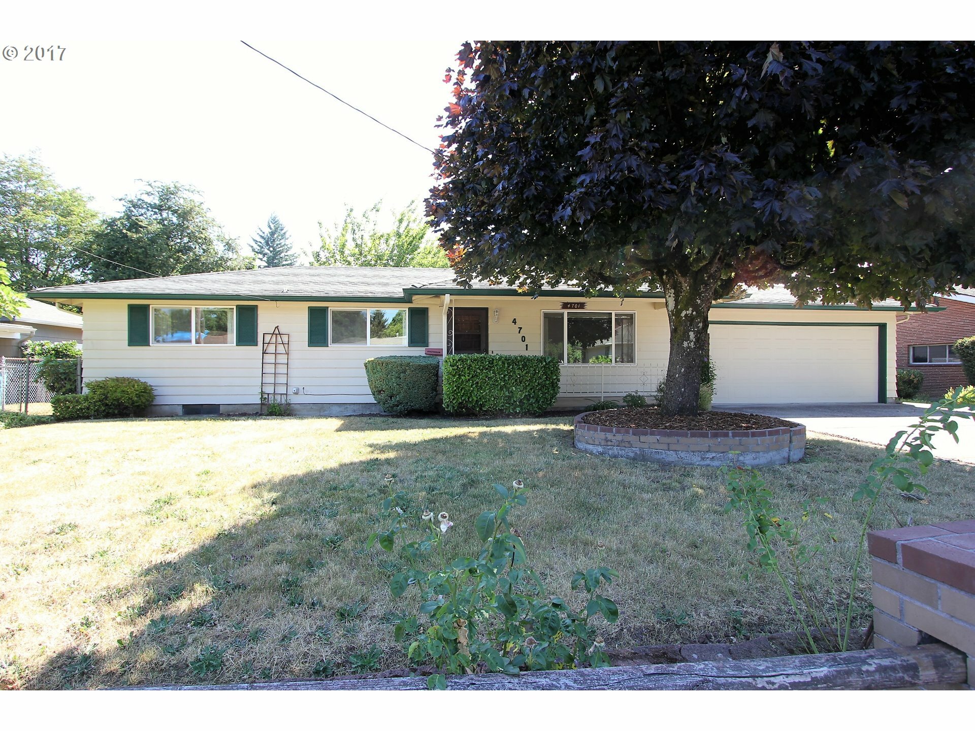 Property Photo:  4701 NW Lavina St  WA 98663 