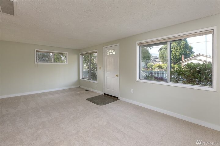 Property Photo:  7950 Maple Ave SE  WA 98065 