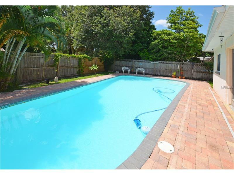 Property Photo: 2700 29th Street N FL 33713