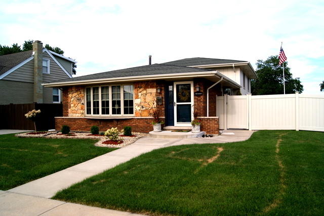 Property Photo:  10257 Homan Avenue  IL 60805 