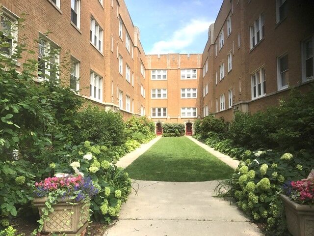 Property Photo: 2539 Prairie Avenue 3N IL 60201