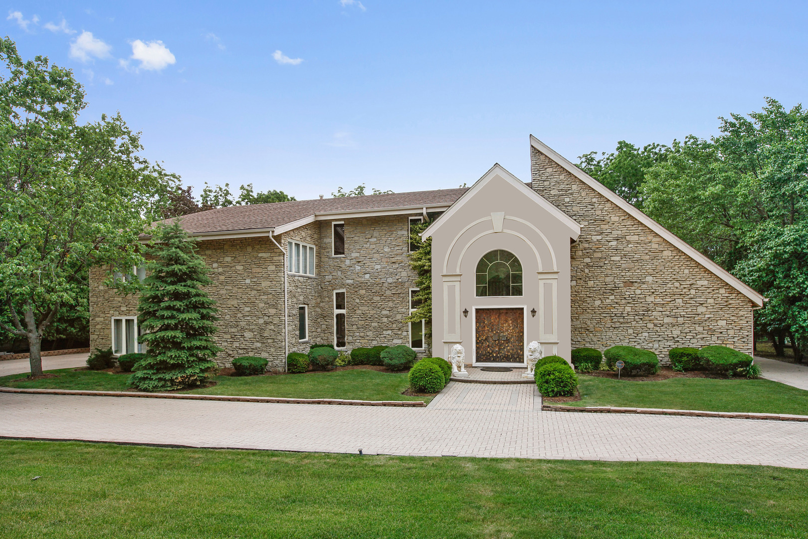 Property Photo: 312 Ottawa Lane IL 60523