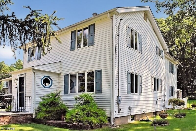 Property Photo:  28 Beaverbrook Lane  NJ 07834 