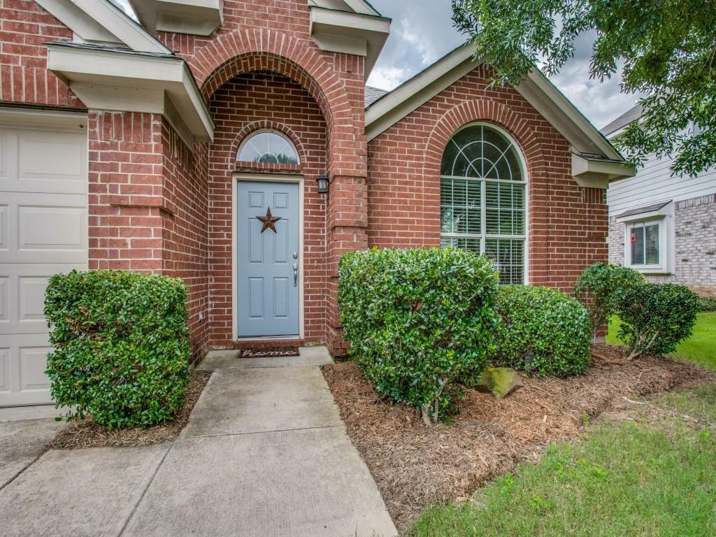 Property Photo:  928 Circle View Lane  TX 76210 