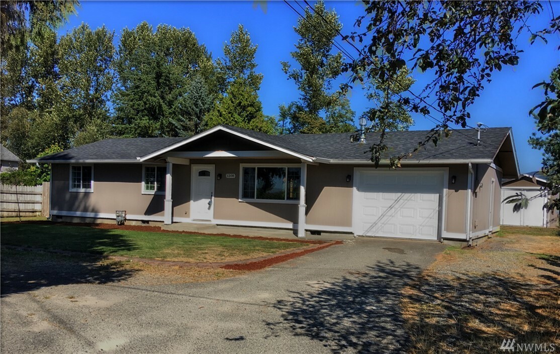 Property Photo: 1208 Nooksack Ave WA 98276
