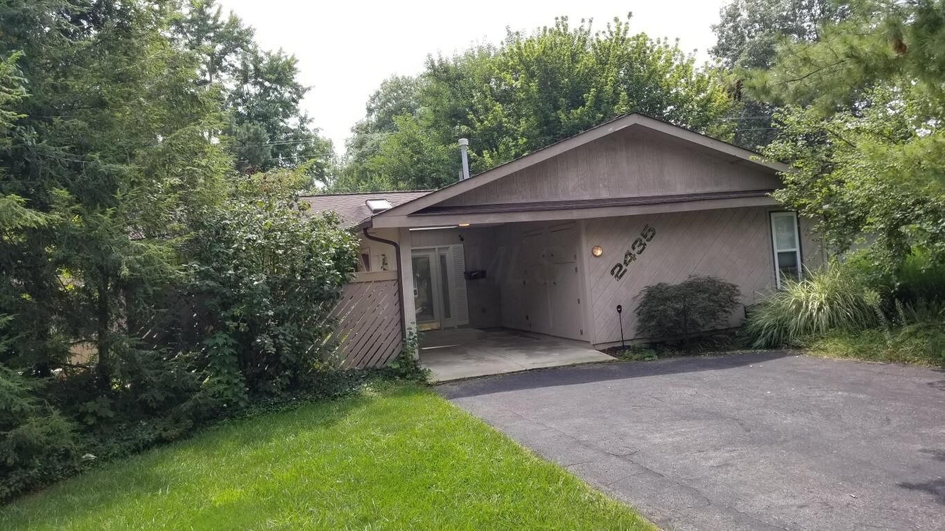 Property Photo:  2435 Edgevale Road  OH 43221 