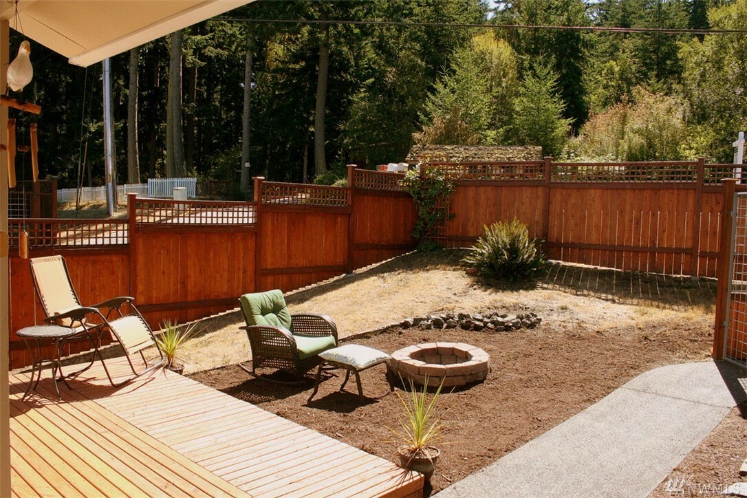 Property Photo: 103 E Morris Rd WA 98239