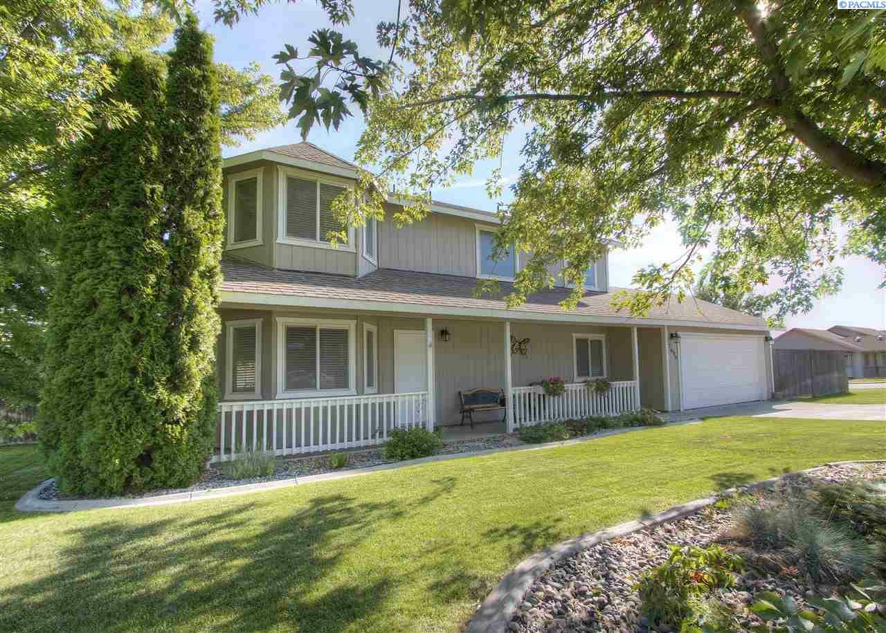 Property Photo:  5609 Holly Way  WA 99353 