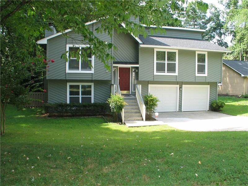 Property Photo:  10005 Lake Forest Way   30076 