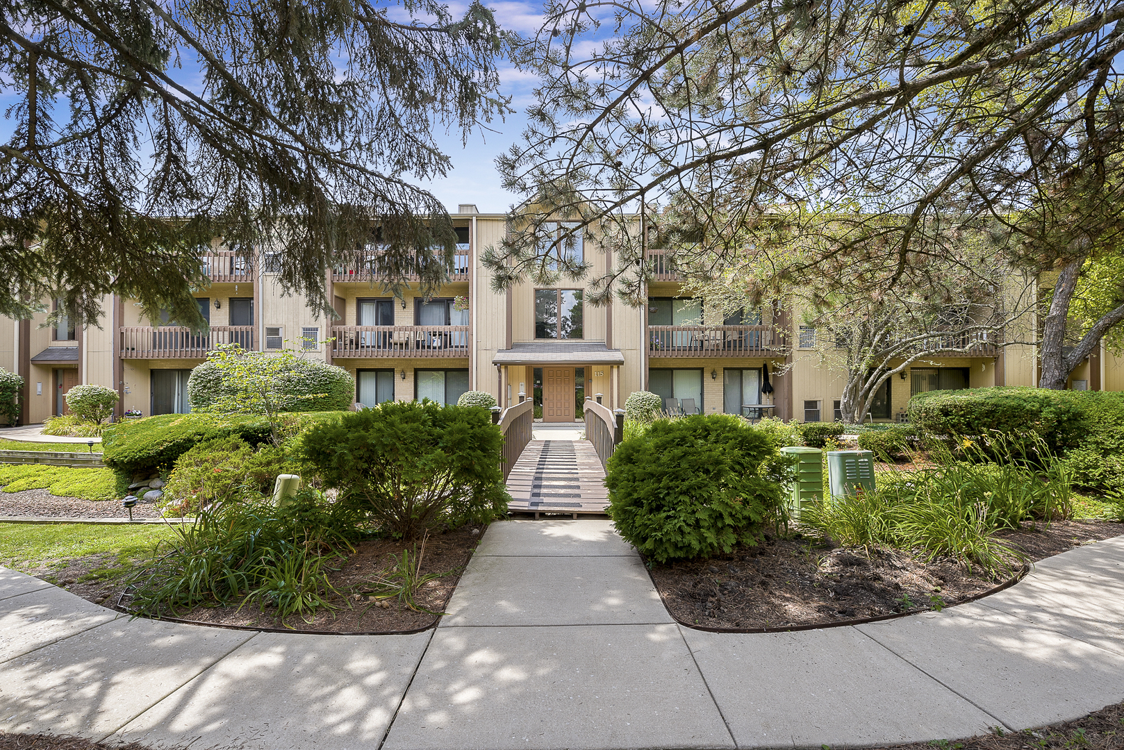 Property Photo: 123 Olesen Drive 3L IL 60540