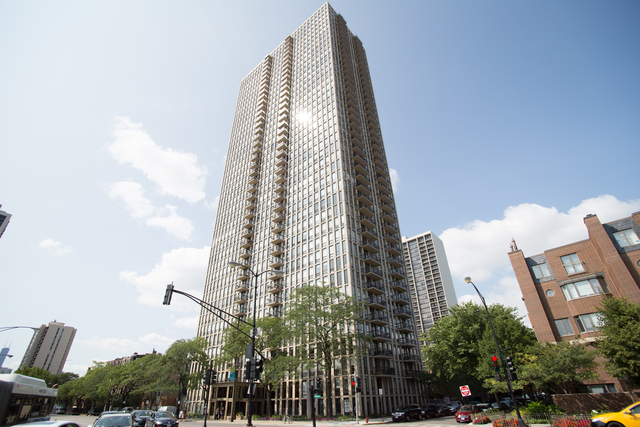 1660 Lasalle Drive 807  Chicago IL 60614 photo